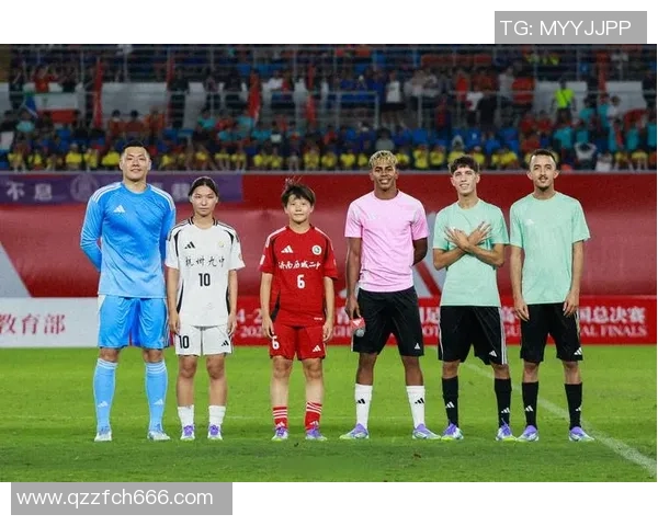 足球罗迪的传奇之路：从草根球员到世界舞台的闪耀明星