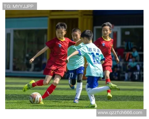 足球飞奔在绿茵场上追逐梦想与荣耀的激情之旅